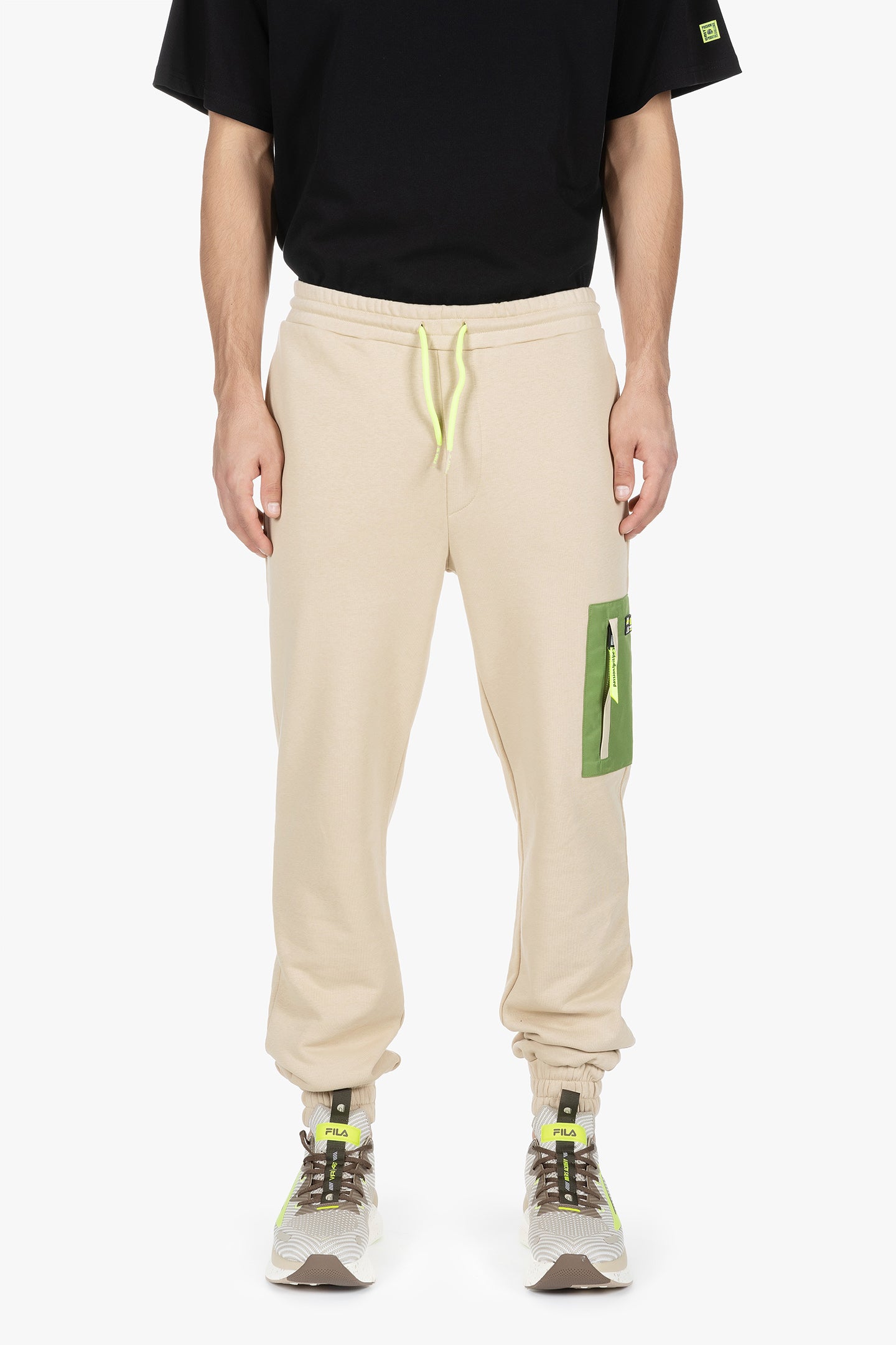 Fila Uo Exclusive Mtn Wilson Khaki Cargo Trousers - Green M At Urban  Outfitters from Urban Outfitters on 21 Buttons